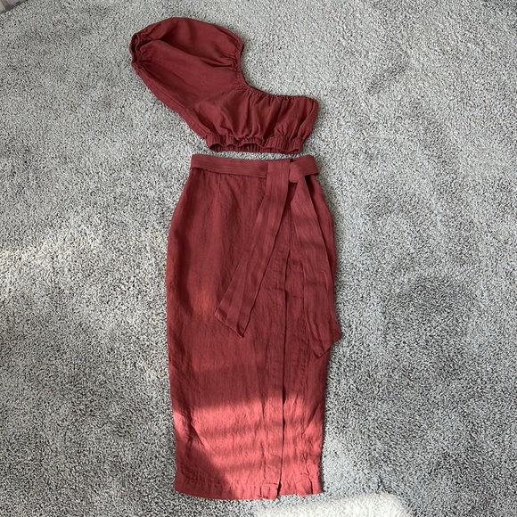 Amalie Cleide Linen One Shoulder Crop Top Midi Skirt Two Piece Set Dusty Clay - Picture 4 of 8